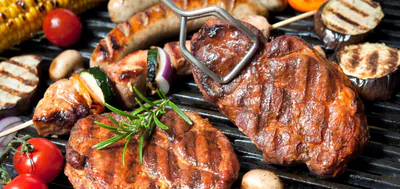 Grill_Fleisch_Gem%C3%BCse_shutterstock_279093614-1500x710.jpg