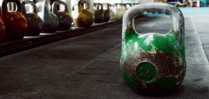 Kettlebell_%C3%9Cbungen_Gym_shutterstock_1154405107-1500x710.jpg