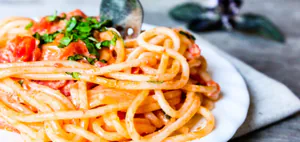Post_Workout_Spaghetti_Tomaten_shutterstock_1044647449-1500x710.jpg