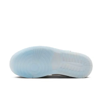 FN8899-131-Nike Air Jordan 1 Low SE Emerald Rise5.jpg