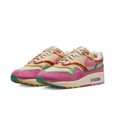 FN0598-200-Nike Air Max 1 Familia.jpg