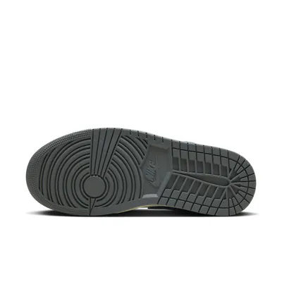 Nike Air Jordan 1 Low Flight_0000_FV8439_104_B_PREM.jpg