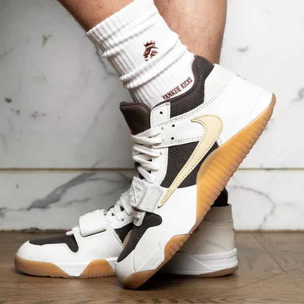 Travis Scott x Air Jordan Jumpman Jack TR Sail - FZ8117-100_0000_3.jpg