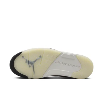 FN7405_100Nike Air Jordan 5 Sail3.jpg