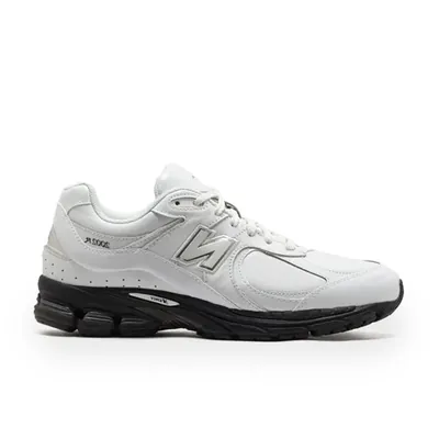 new-balance-2002r-leather-pack-white-u2002re-1.png