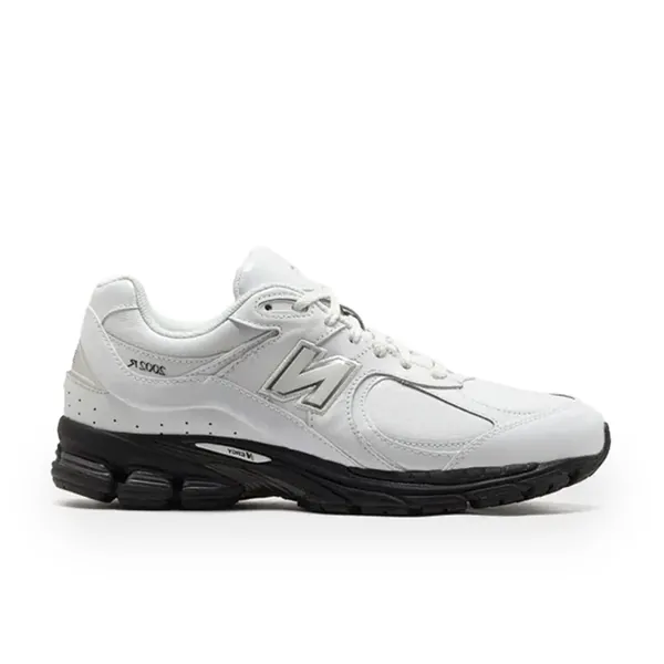 new-balance-2002r-leather-pack-white-u2002re-1.png