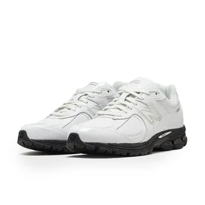 new-balance-2002r-leather-pack-white-u2002re-3.png