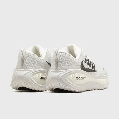 nike-vomero-plus-run-ih2268-100-4.png