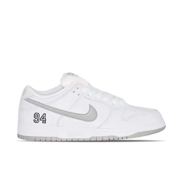 supreme-x-nike-sb-dunk-low-94-white-metallic-silver-hq8487-100-1.png