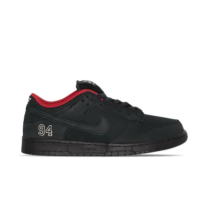 supreme-x-nike-sb-dunk-low-94-black-hq8487-001-1.png