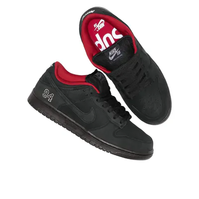 supreme-x-nike-sb-dunk-low-94-black-hq8487-001-3.png