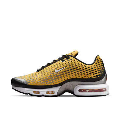 nike-air-max-plus-vii-varsity-maze-hq2197-700-2.png