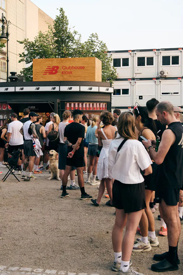 New Balance Marathon1757498678-25-08_new_balance_event_berlin_kiosk_1345.jpg.jpeg