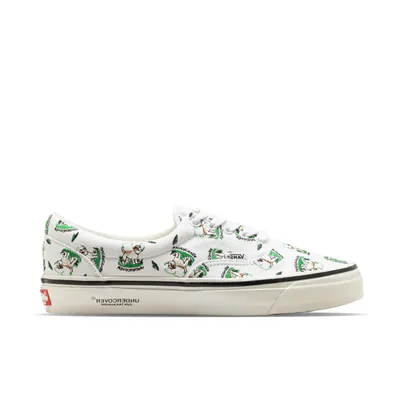 undercover-x-vans-old-skool-dog-true-white-vn000ee8w001-1.png