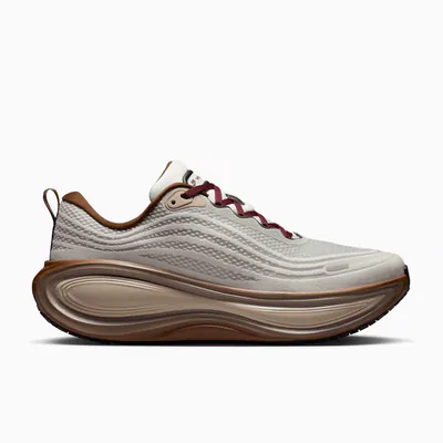 nike-vomero-plus-sail-pecan-io4482-100-1.png