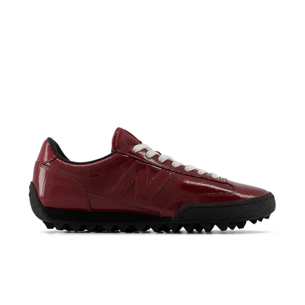 new-balance-gator-run-shadow-red-black-ugtr17g-1.png