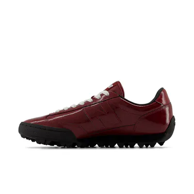new-balance-gator-run-shadow-red-black-ugtr17g-2.png