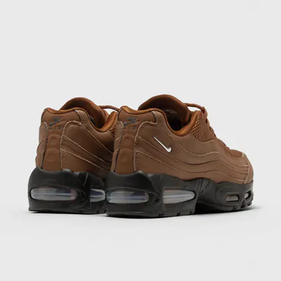 nike-air-max-95-jewel-swoosh-light-british-tan-ih1413-200-4.png