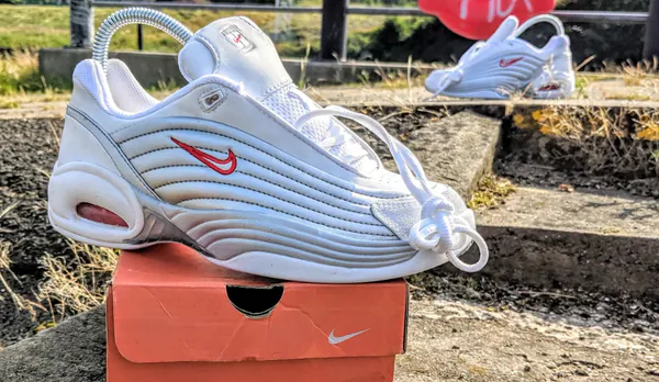 2002 - Nike Air Max 2002.png