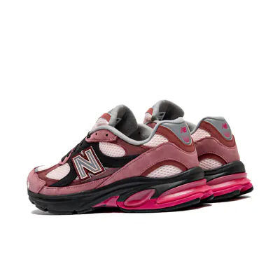 new-balance-2010-rosewood-u20109fv-4.png